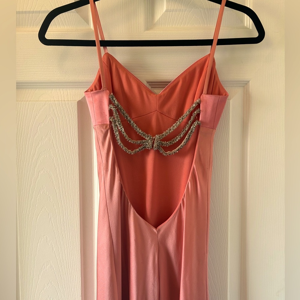 Coral/Peach Bianca Nero 100% Silk Size 0 formal gown